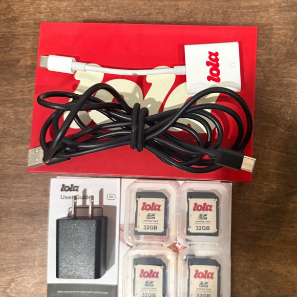 LOLA Digital Camera - Picture 2 of 2